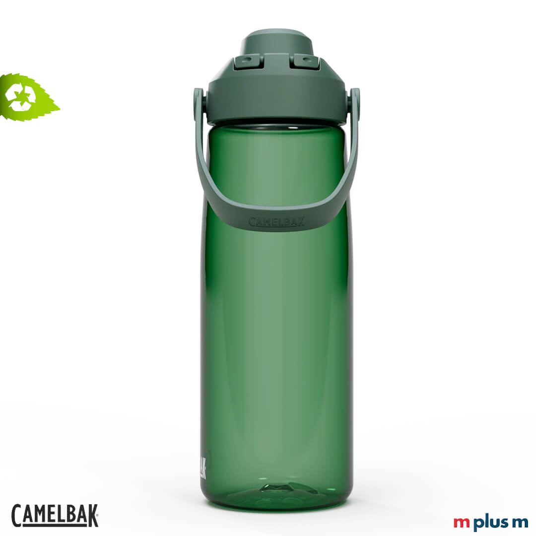 Grüne Camelbak Thrive Chug Trinkflasche 750 ml aus Recycling Tritan, spülmaschinenfeste Sportflasche mit Tragegriff, ideal als umweltfreundlicher Werbeartikel mit individuellem Logo Druck