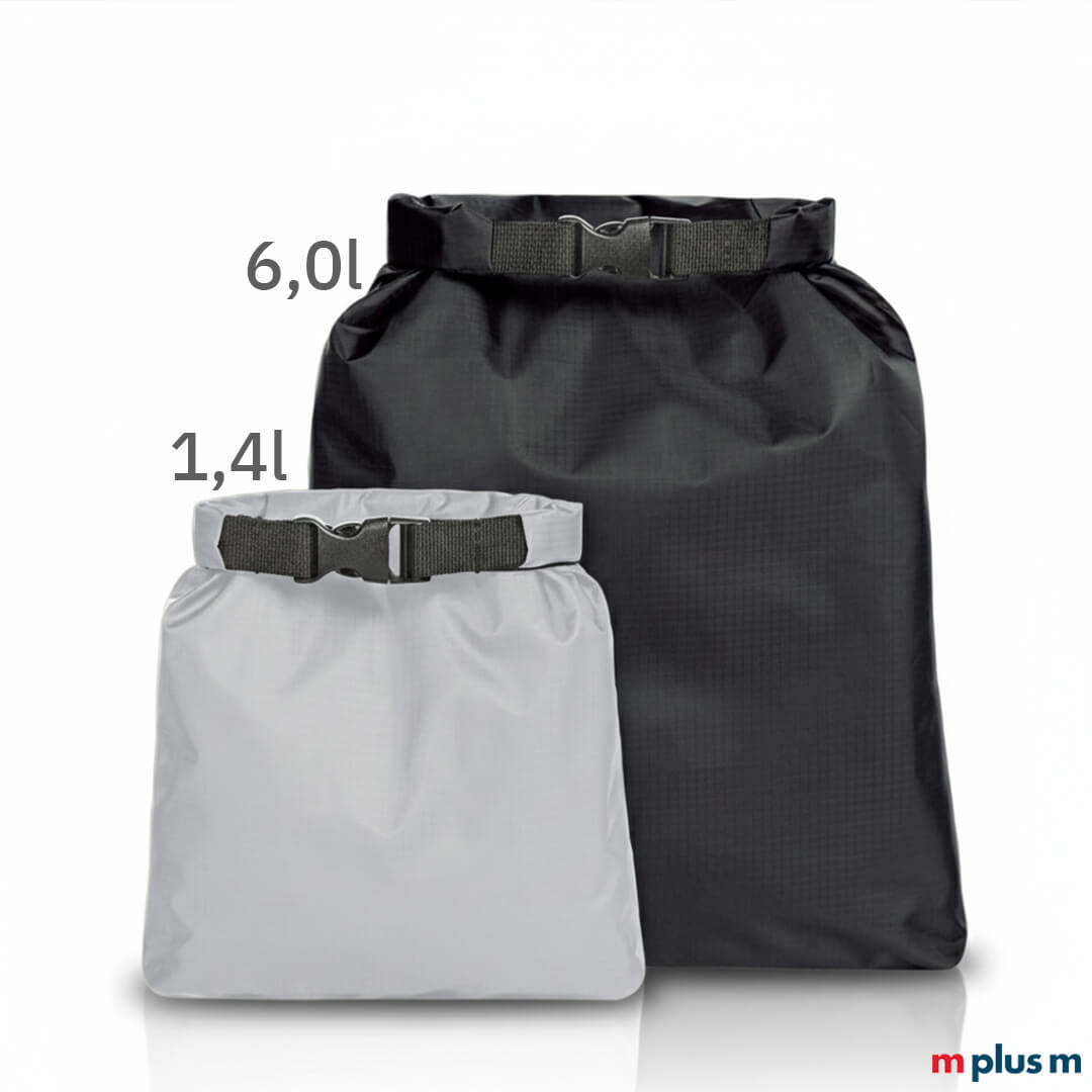 Drybag Safe 1,4l und Drybag Big Safe 6l mit Wickelverschluss als spritzwassergeschützte Packsäcke in verschiedenen Größen